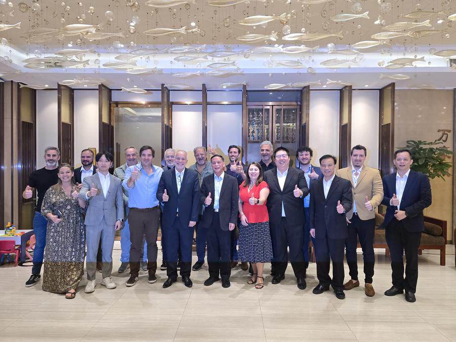 Delegación recibida por la Legislatura Provincial de Guangdong